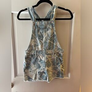 EUC - The Children’s Place short overalls white washed with frayed hem size 8